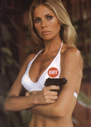 britt ekland 007.jpg (34000 bytes)